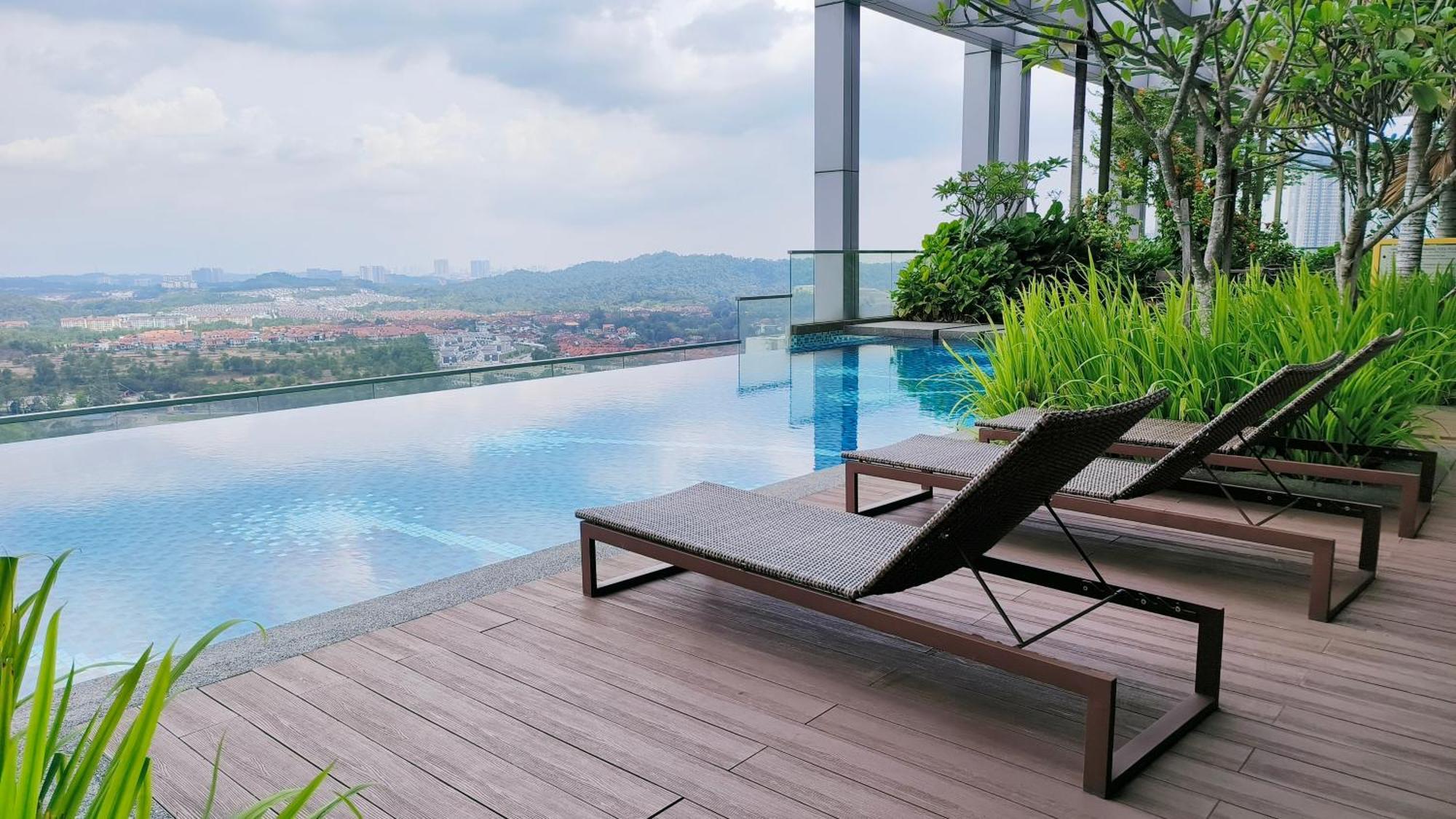A4. The Moon @ Aurora Bukit Jalil Apartment